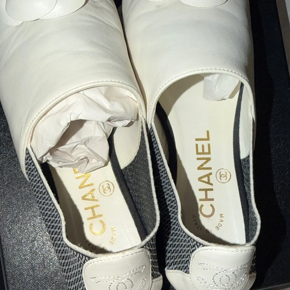 CHANEL Cream and Black Leather Camellia Slip-On Moccasins